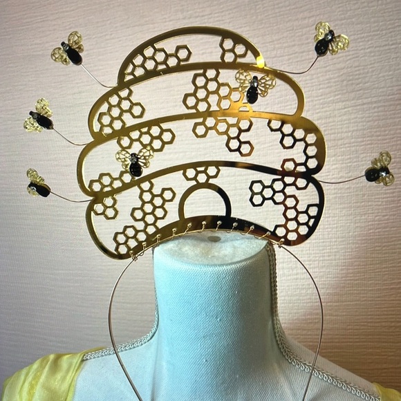 Chasing Fireflies Queen Bee costume - Picture 4 of 6